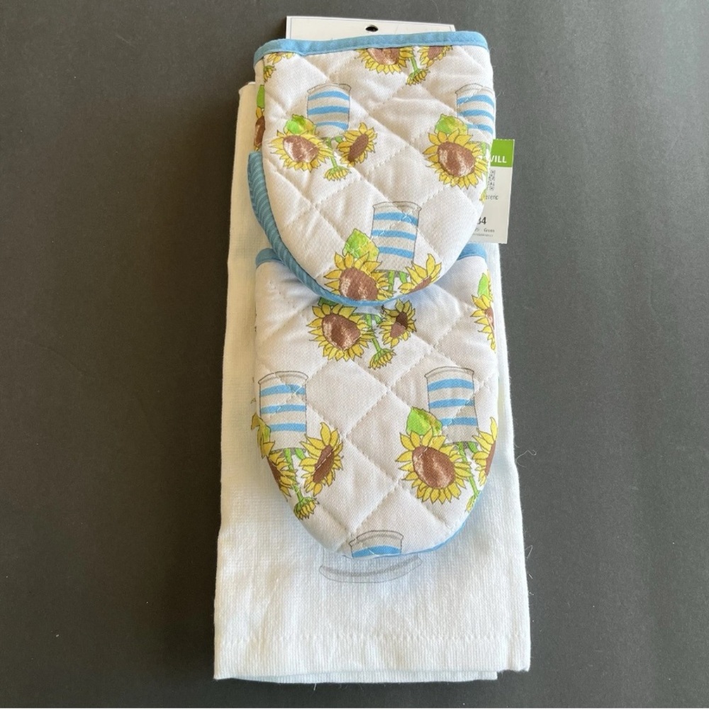 Sara Fitz Sunflowers Kitchen Set 4 Piece 2 Kitchen Towels, 2 Mini Oven Mitts New